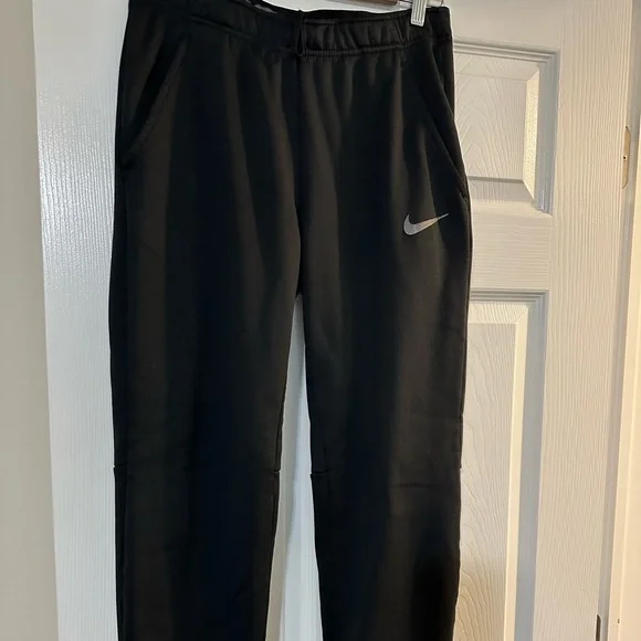 NIKE SPORT-WEAR PLANTS - Picture 2 of 9